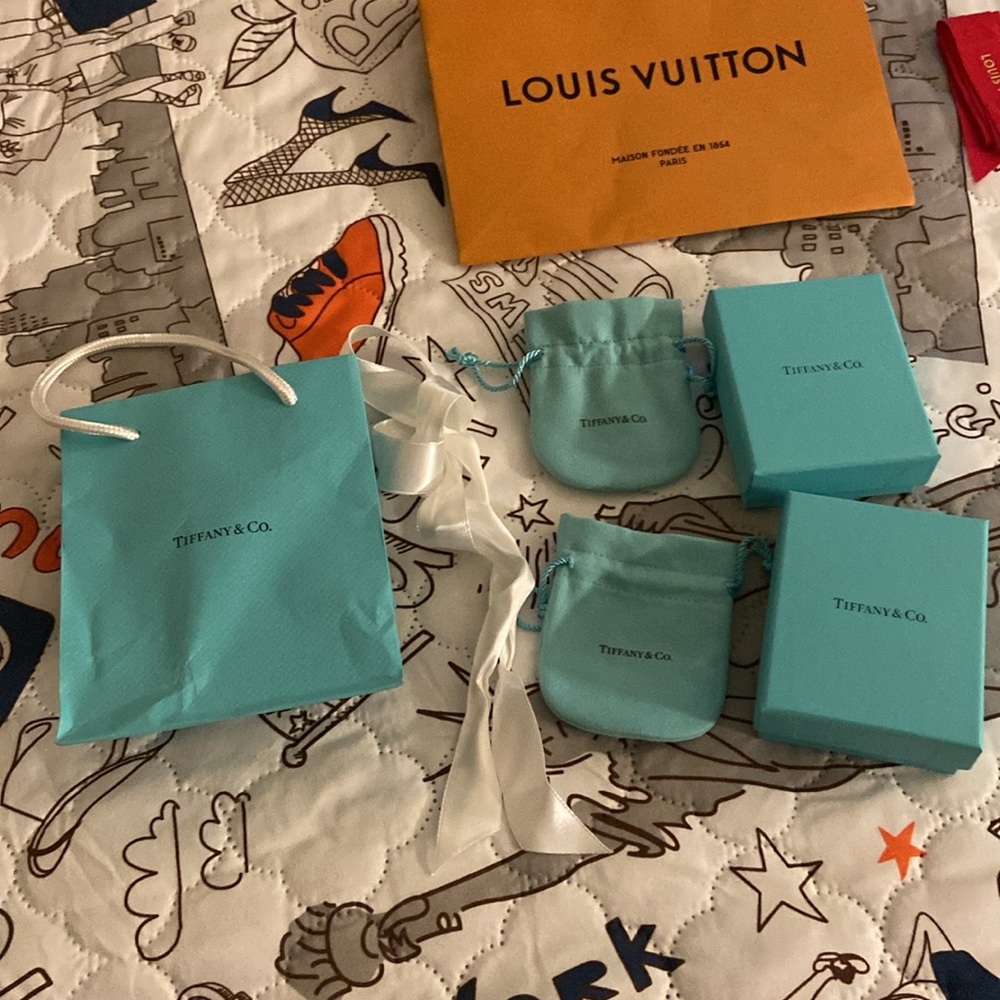 8 pieces Bags and boxes bundles